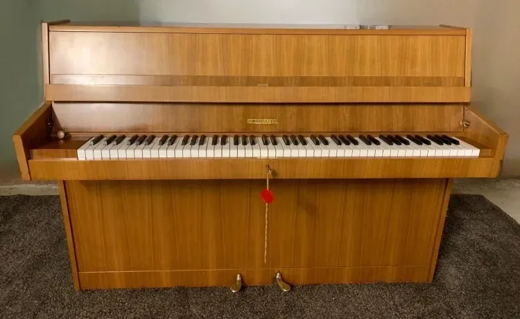 SCHIMMEL 104 Noyer Piano droit occasion allemand