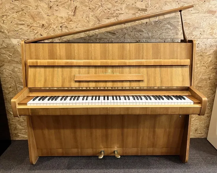 STEINWAY AND SONS Z 115 Piano droit occasion allemand